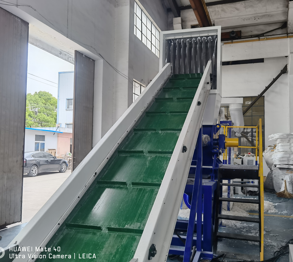 Conveyor de cintas para reciclagem de plástico